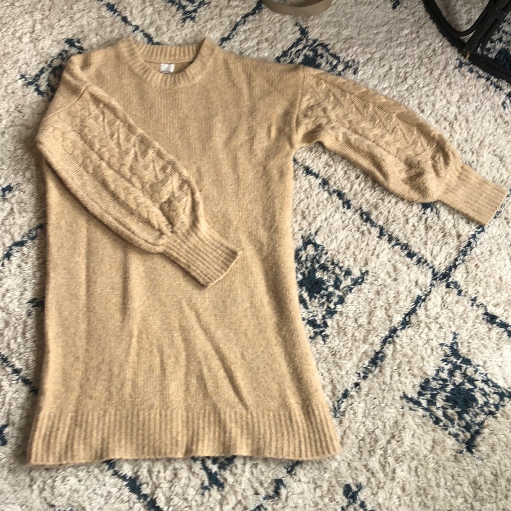 Long Beige Sweater Dress. Very soft, never worn. Goes down to mid-calf(1,8m/6ft)